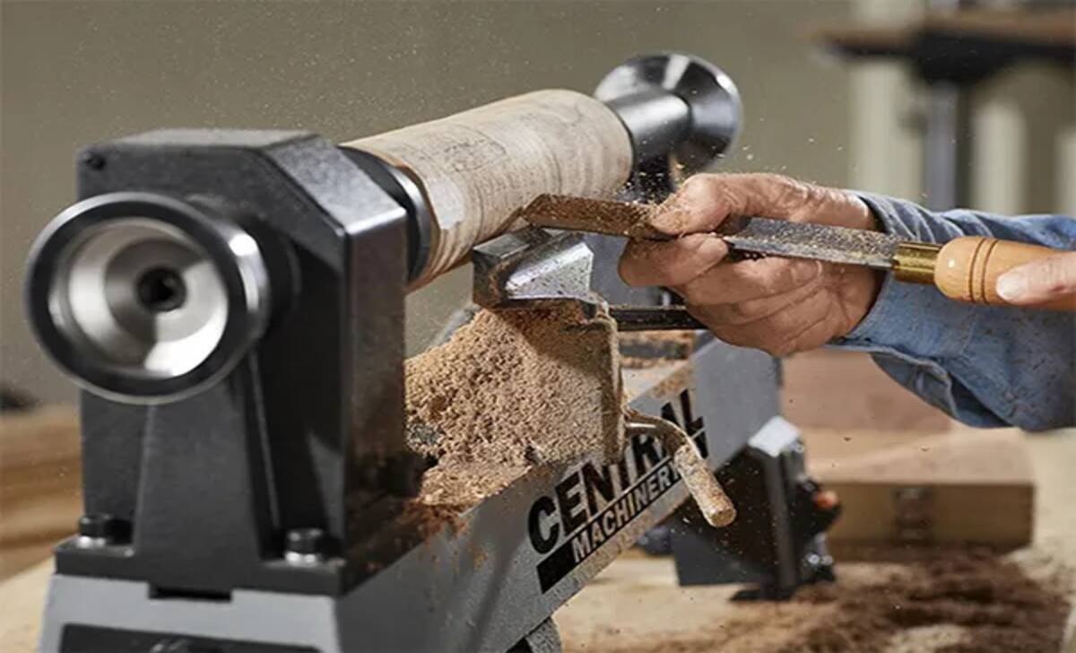 Benefits Of Using Midi Lathes For Wood Turning