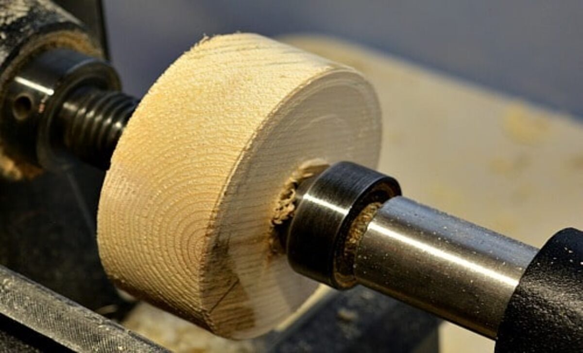 Different Methods For Attaching Wood To A Lathe