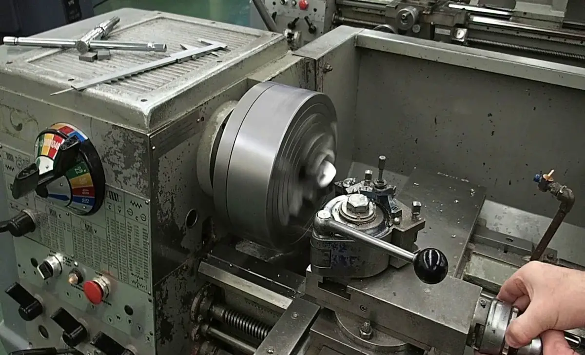 Factors To Consider When Choosing Between Milling And Lathe