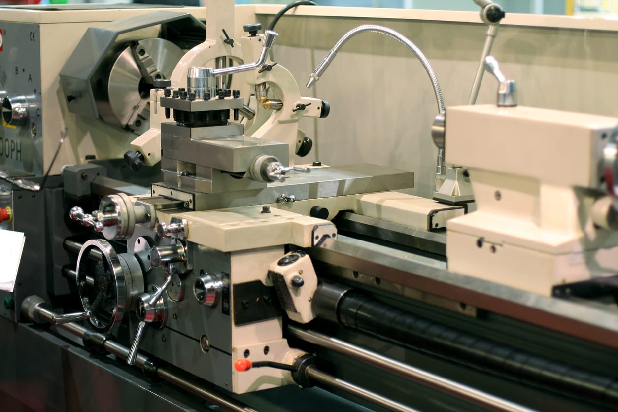 Operating An Engine Lathe Step-By-Step Guide