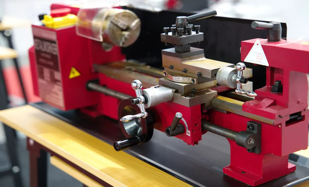 Review Of The 5 Best Metal Lathes For Your Home Workshop