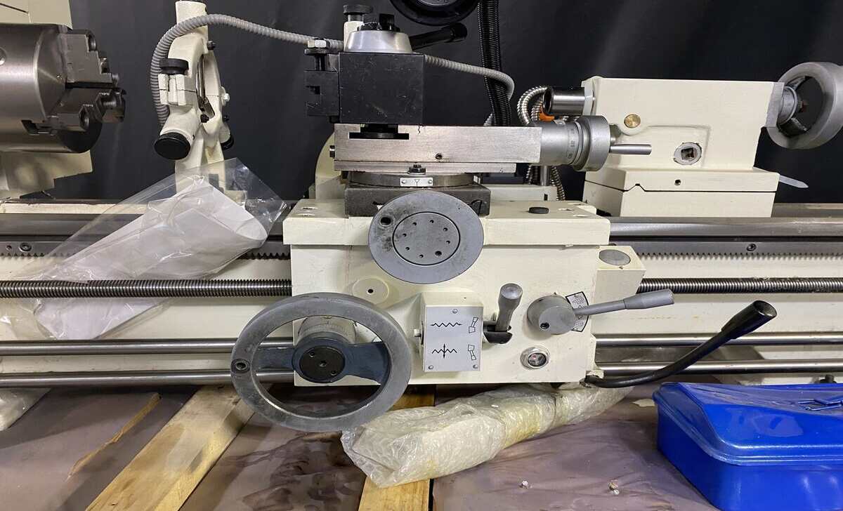 Specifications Of Shop Fox M1112 Gunsmithing Lathe