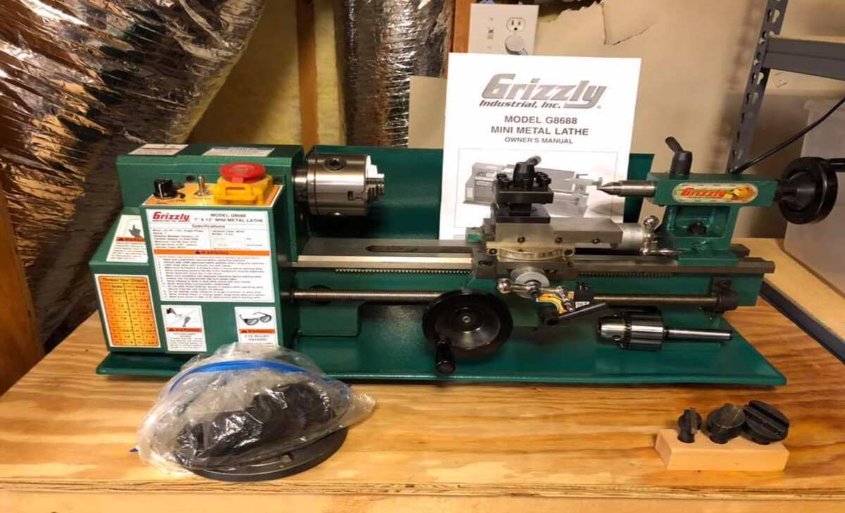 The Features And Specifications Of The Grizzly G8688 Review Benchtop Metal Lathe